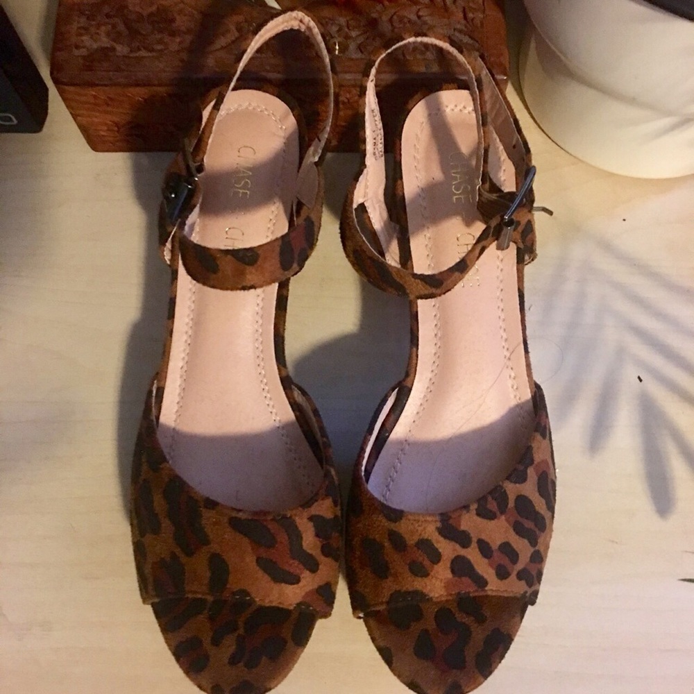Leopard platform shoes. Size W US 7. NWOT